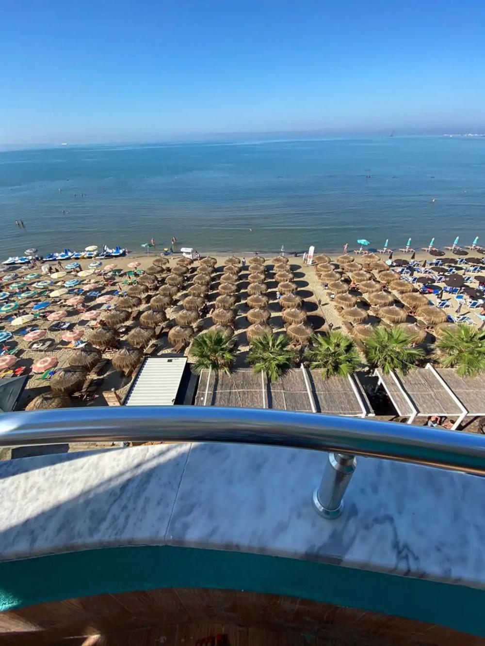 Apartment Redi's Luxurious Seaside Full View Durres