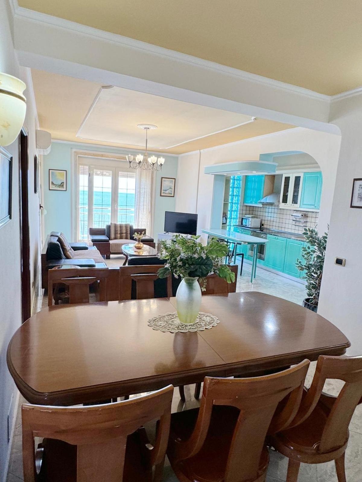 Redi's Luxurious Seaside Full View Durres