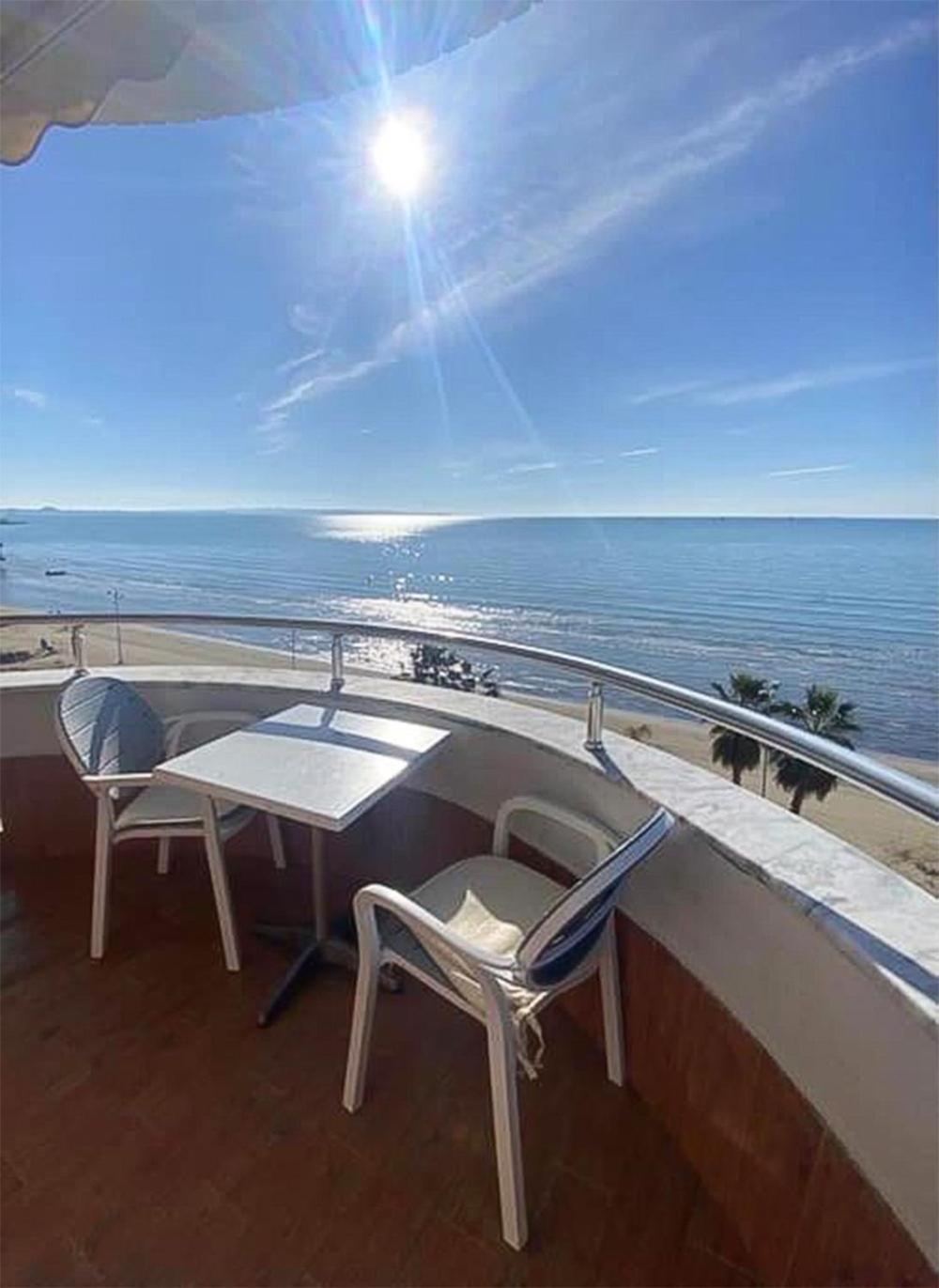 Redi's Luxurious Seaside Full View Apartment