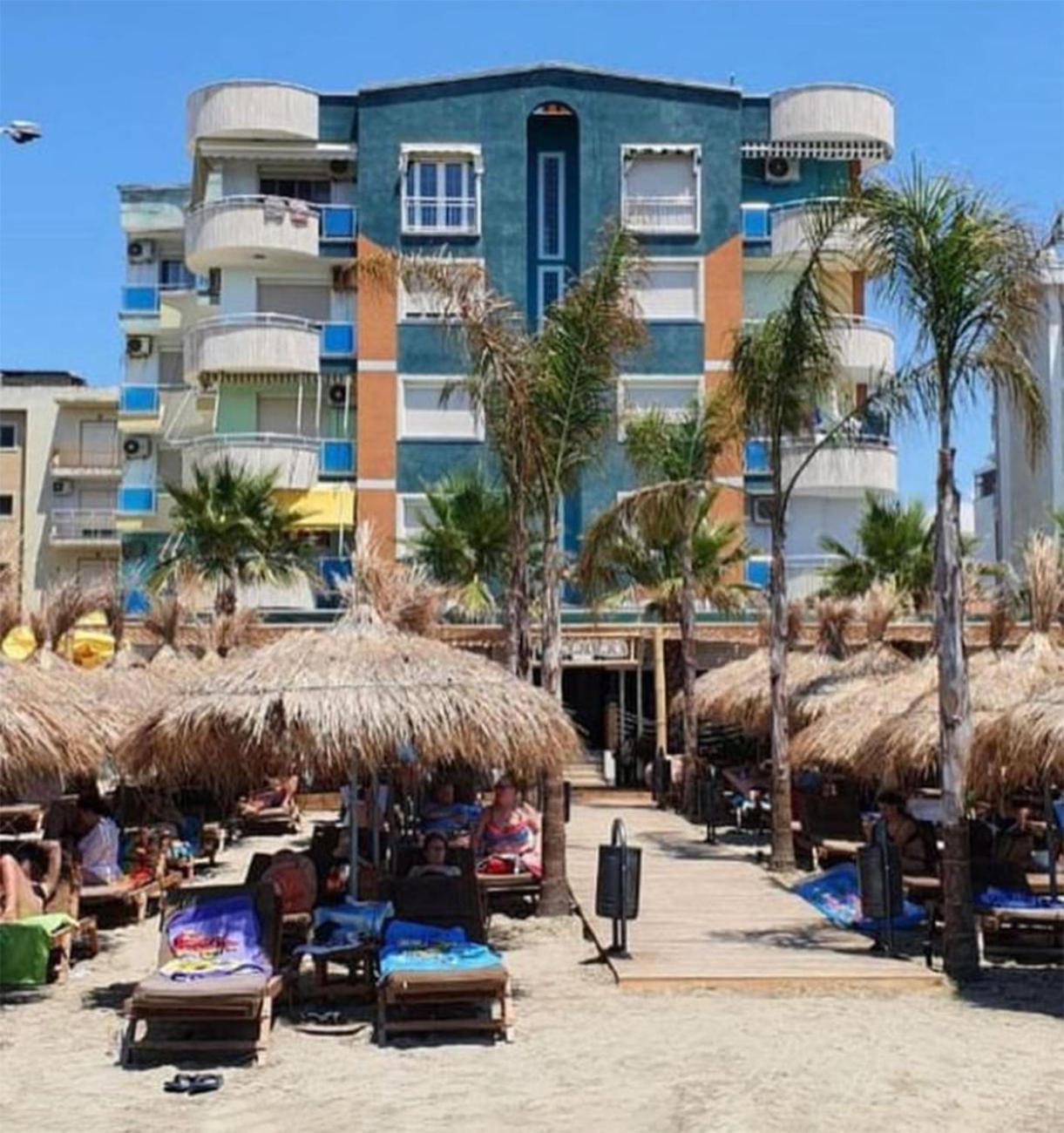 Redi's Luxurious Seaside Full View *