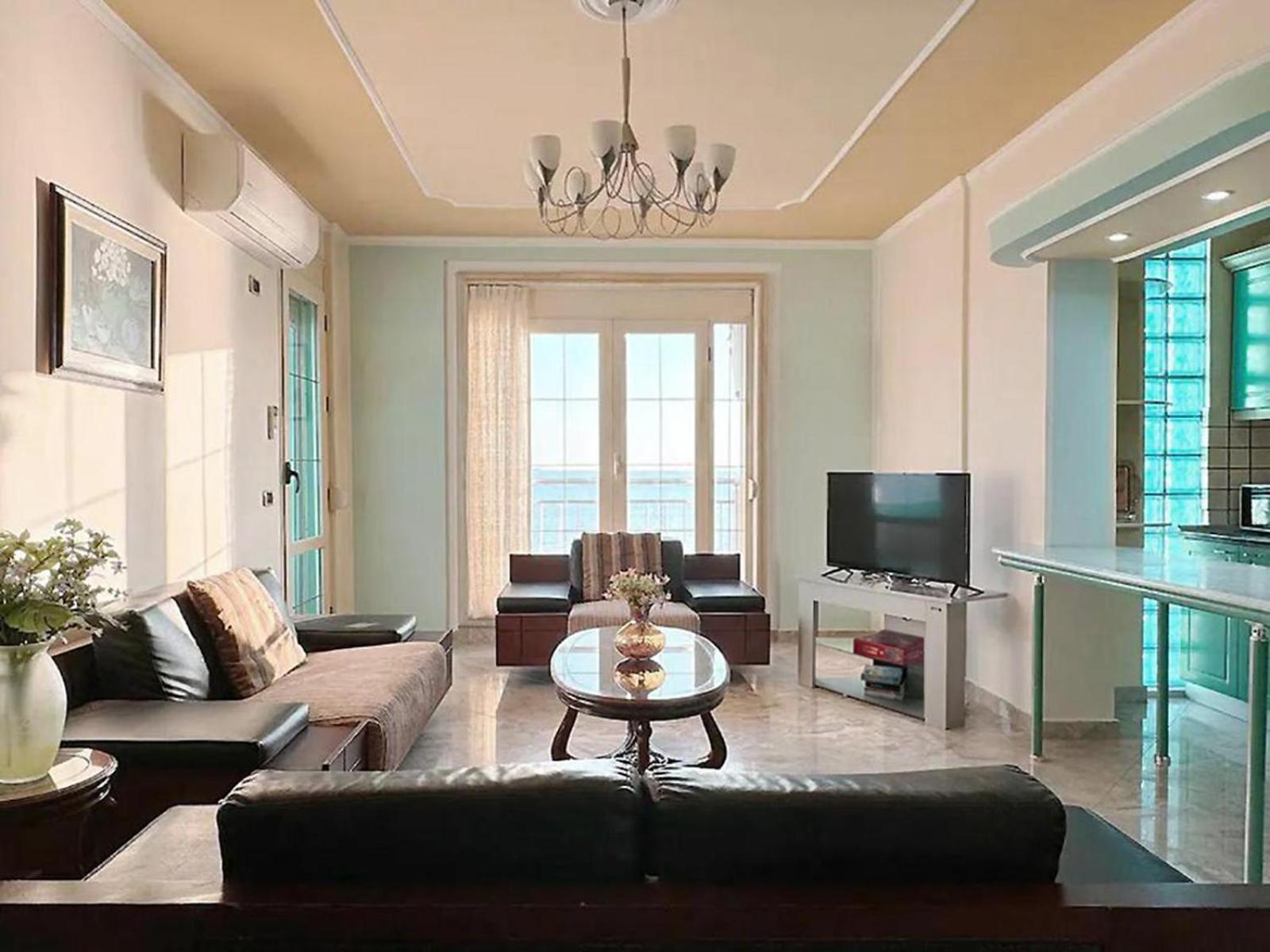 Redi's Luxurious Seaside Full View Durres