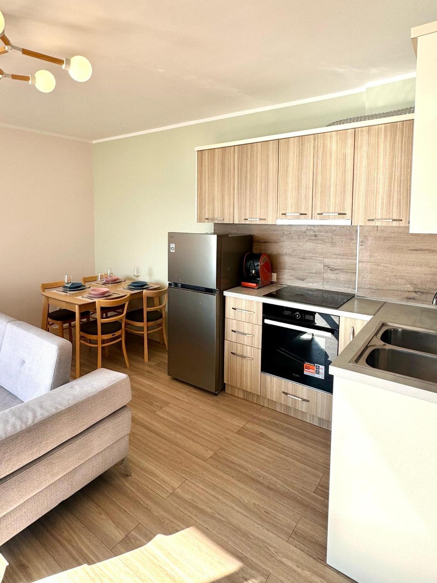 Redi's Luxurious Seaside Full View Durres