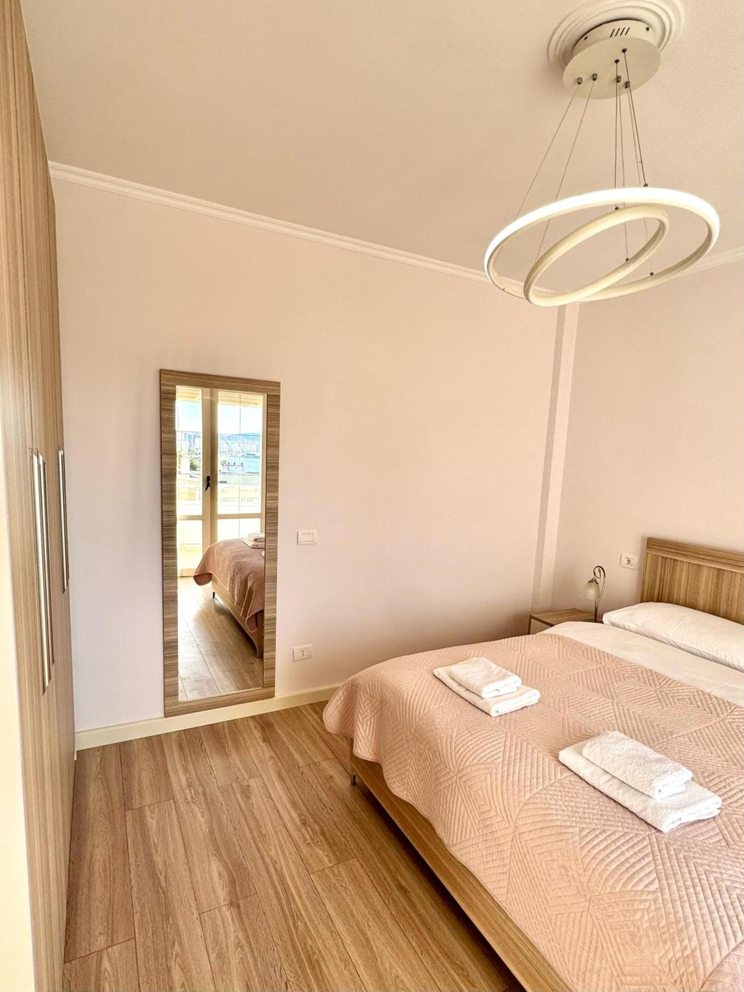 Apartment Redi's Luxurious Seaside Full View