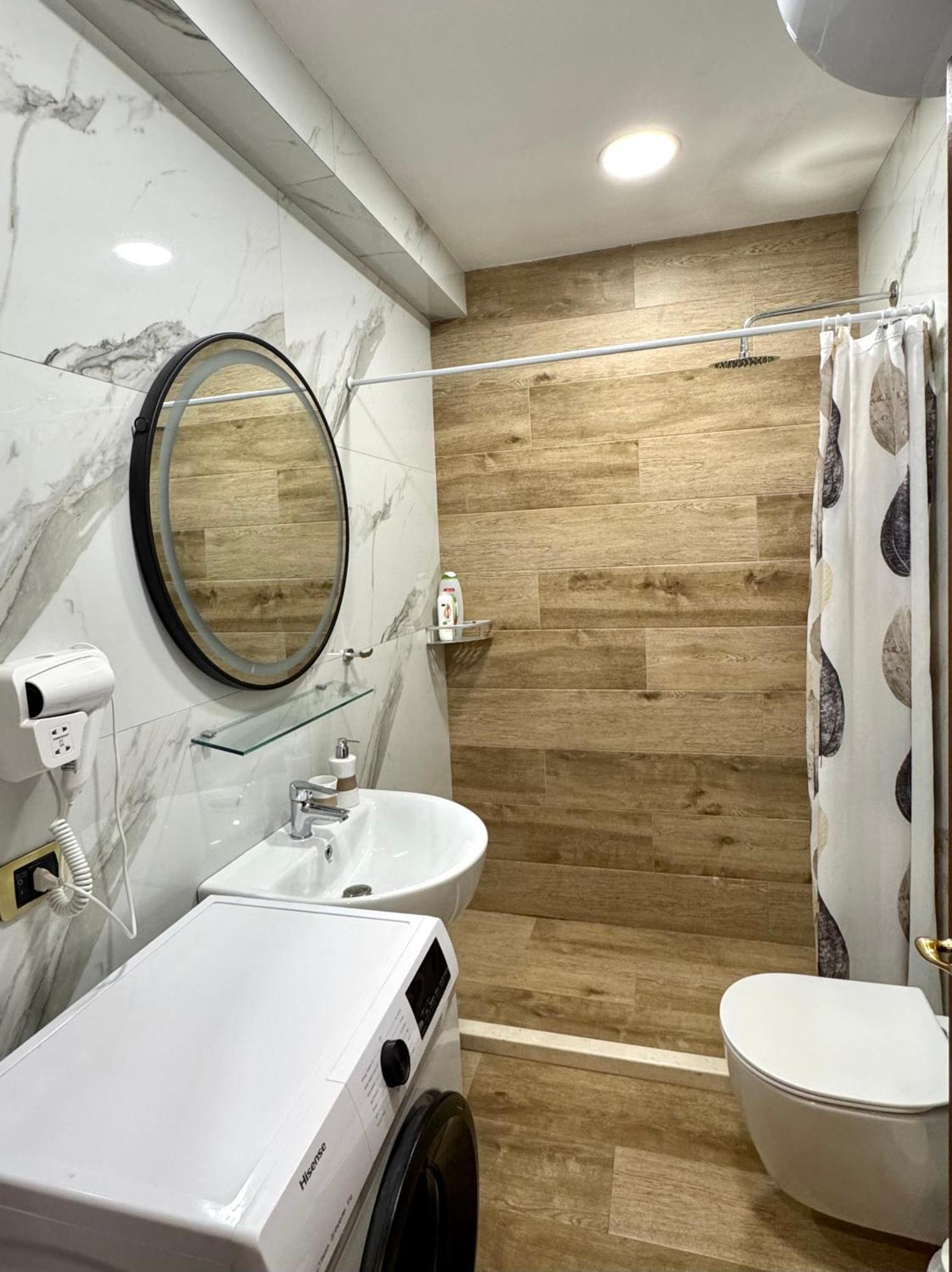 Redi's Luxurious Seaside Full View Appartement
